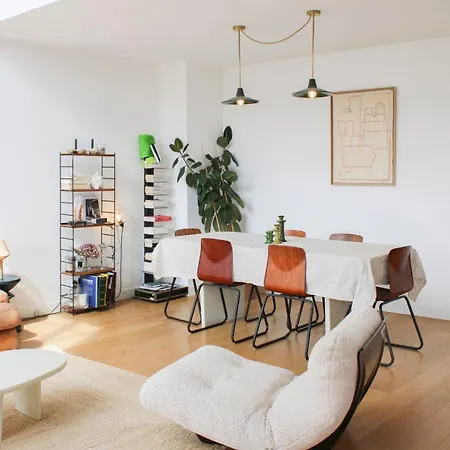 Duplex With Balcony In Saint-ouen דירה *