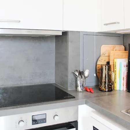Duplex With Balcony In Saint-ouen סן-קואן