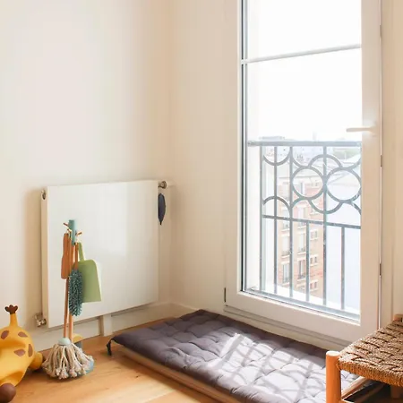 Duplex With Balcony In Saint-ouen דירה סן-קואן